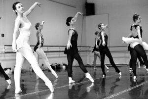 Photo of En Pointe Dancers